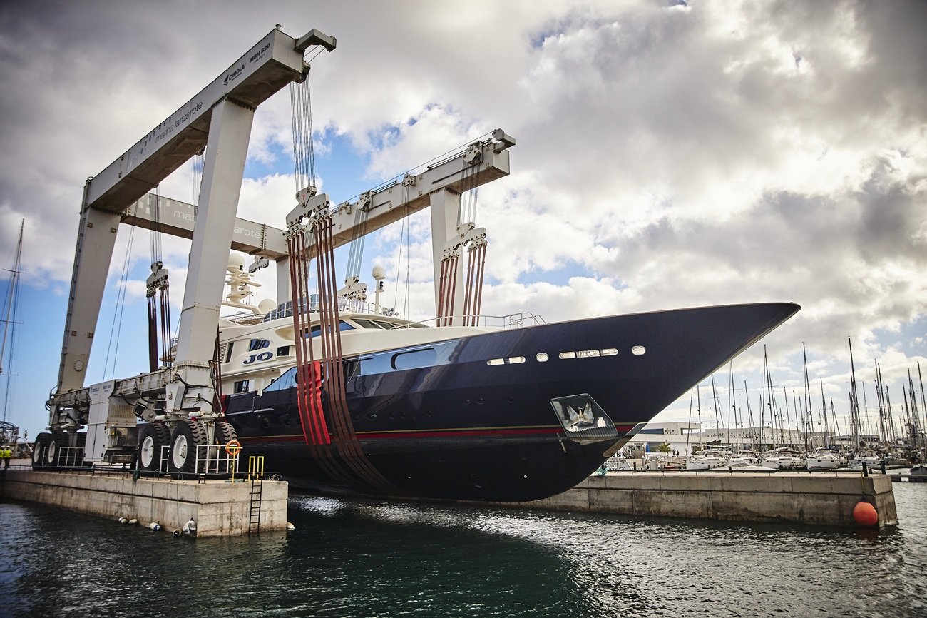 Instalaciones de Marina Lanzarote. Yate.