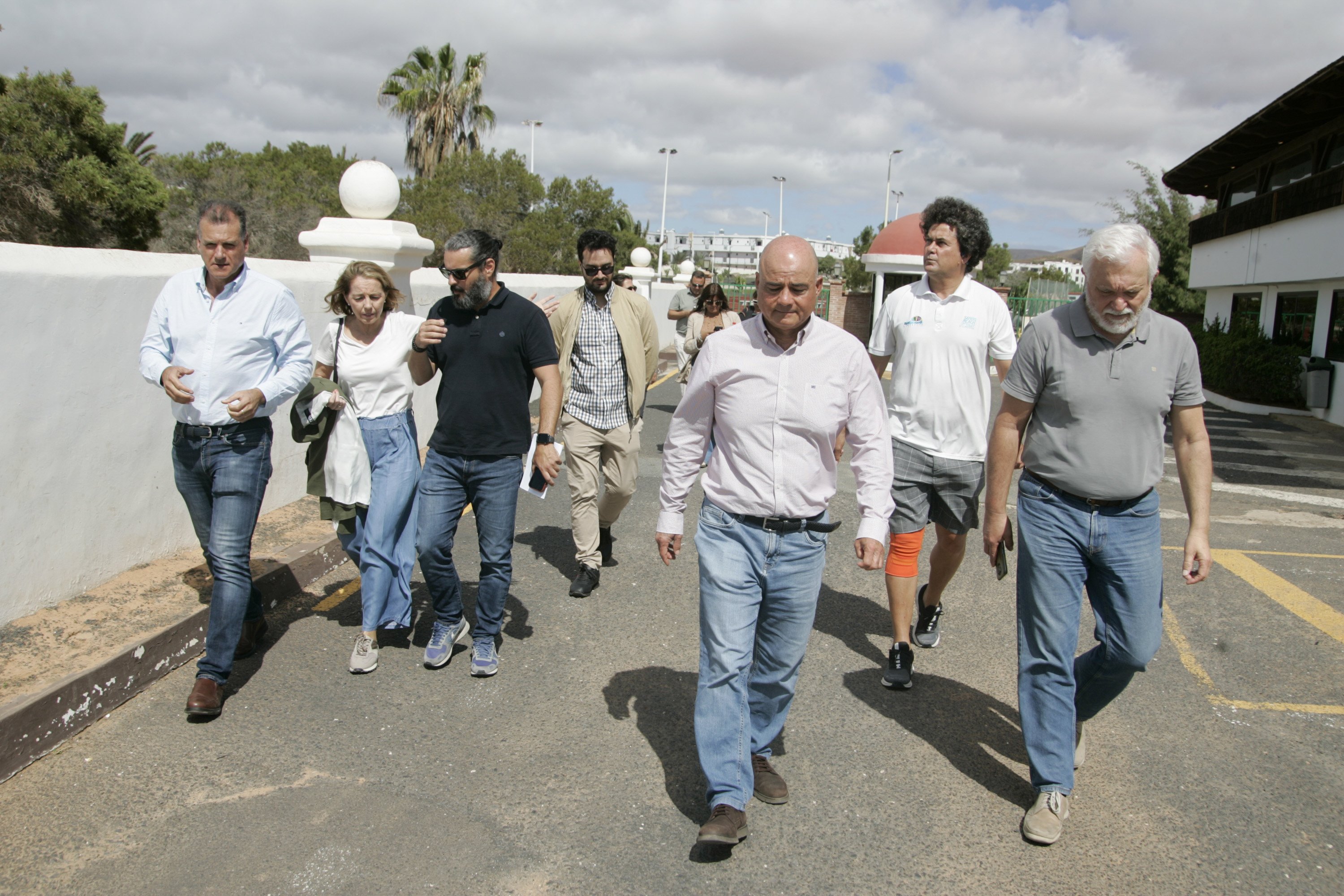 La alcaldesa de Teguise y el consejero de Aguas del Cabildo, junto con técnicos y otros representantes públicos, visitaron con Susana Pérez las zonas más afectadas por las lluvias.