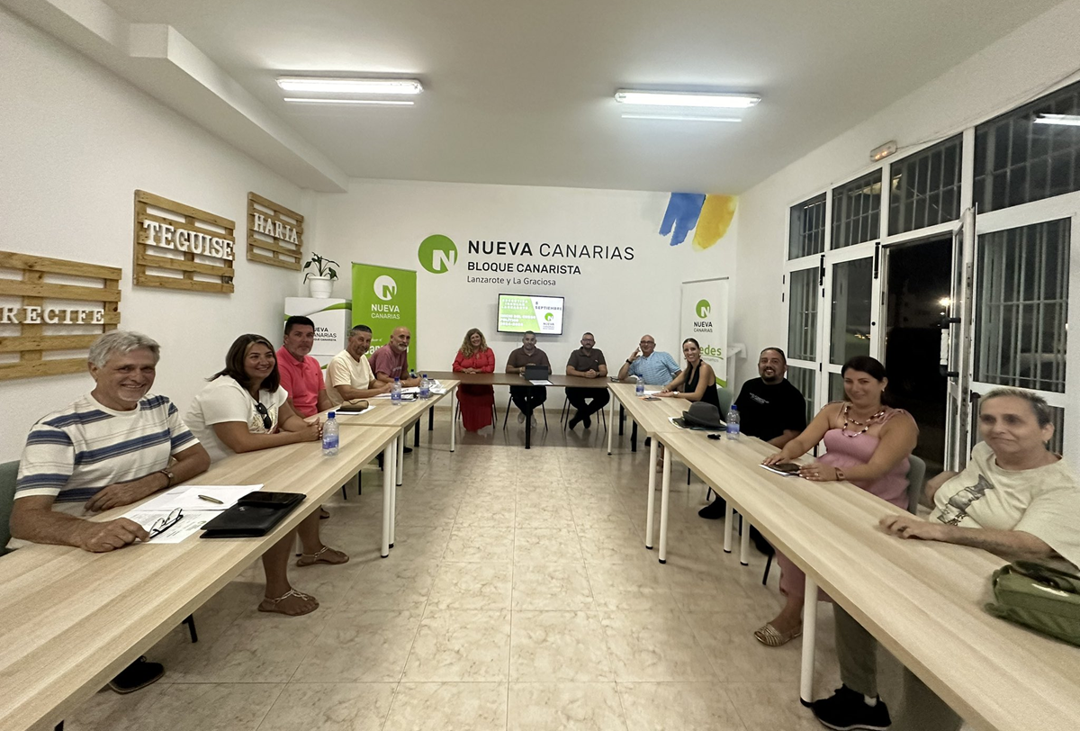 Canaristas en una reunión