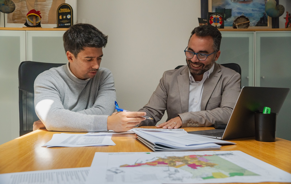 El concejal de Urbanismo, Maciot Cabrera con el teniente de alcalde, Echedey Eugenio