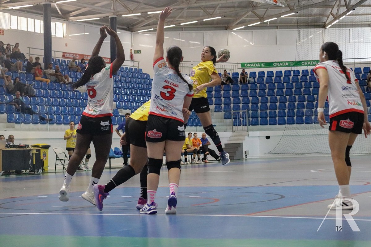 Esprint final del Lanzarote Puerto del Carmen para vencer al Roquetas Almería 