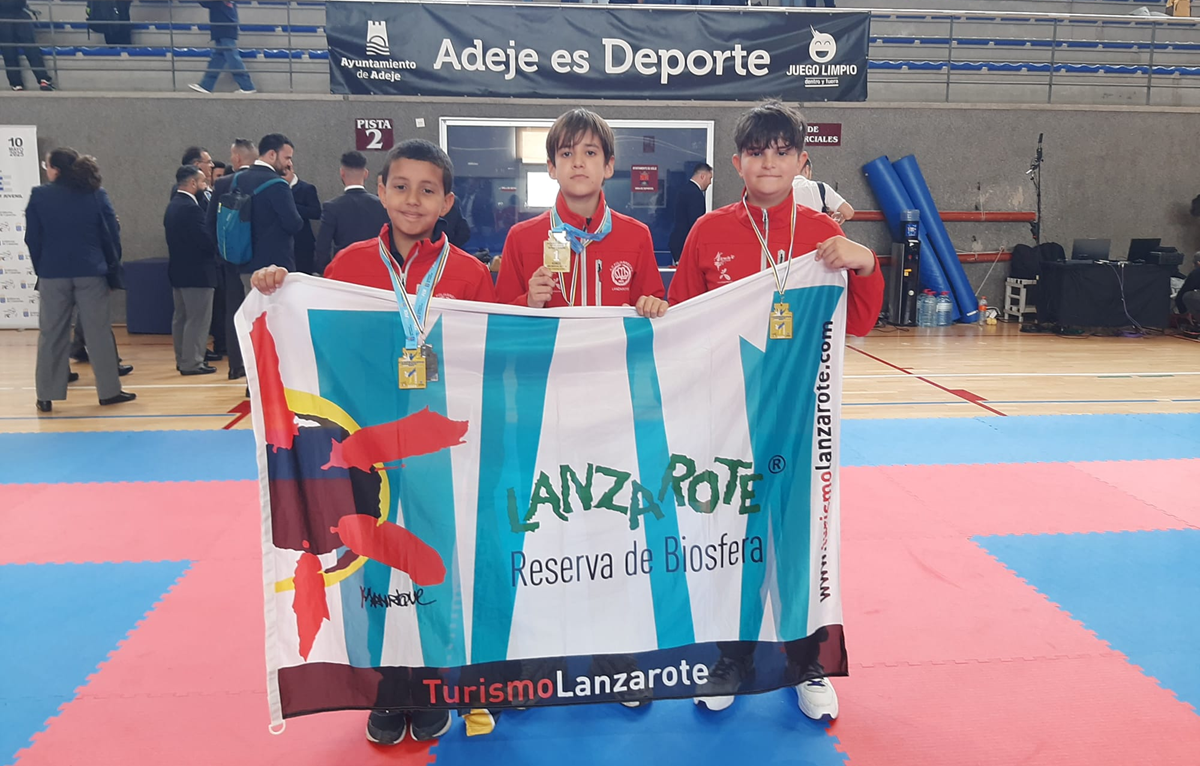 Deportistas del Club Kárate Poliarrecife