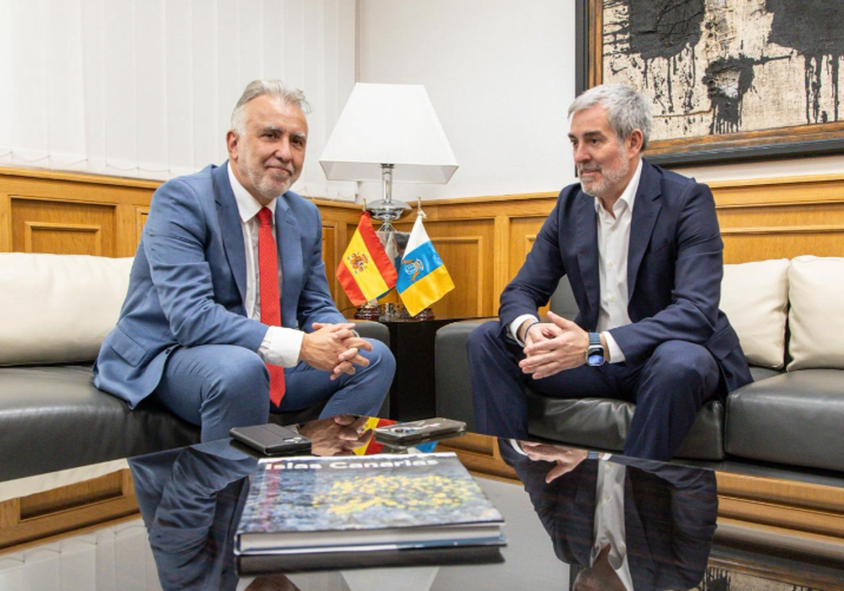 Ángel Víctor Torres y Fernando Clavijo en una reunión