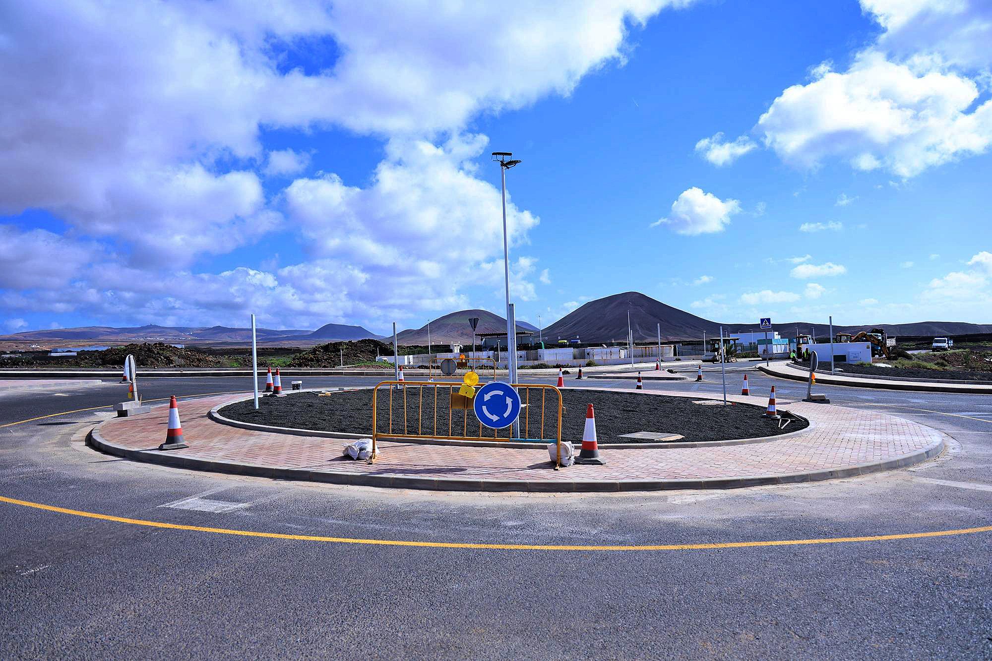 ROTONDA PUNTO LIMPIO DE COSTA TEGUISE (6) (1)