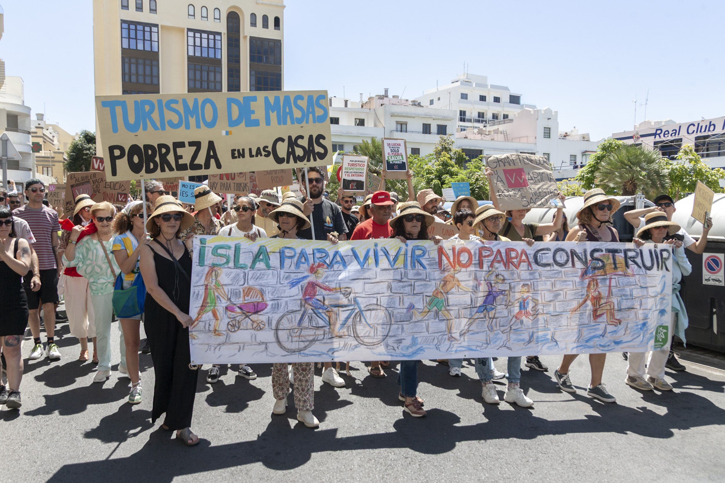 Lanzarote tiene un límite, 18M (Fotos: Juan Mateos) Lanzarote tiene un límite, 18M (Fotos: Juan Mateos)