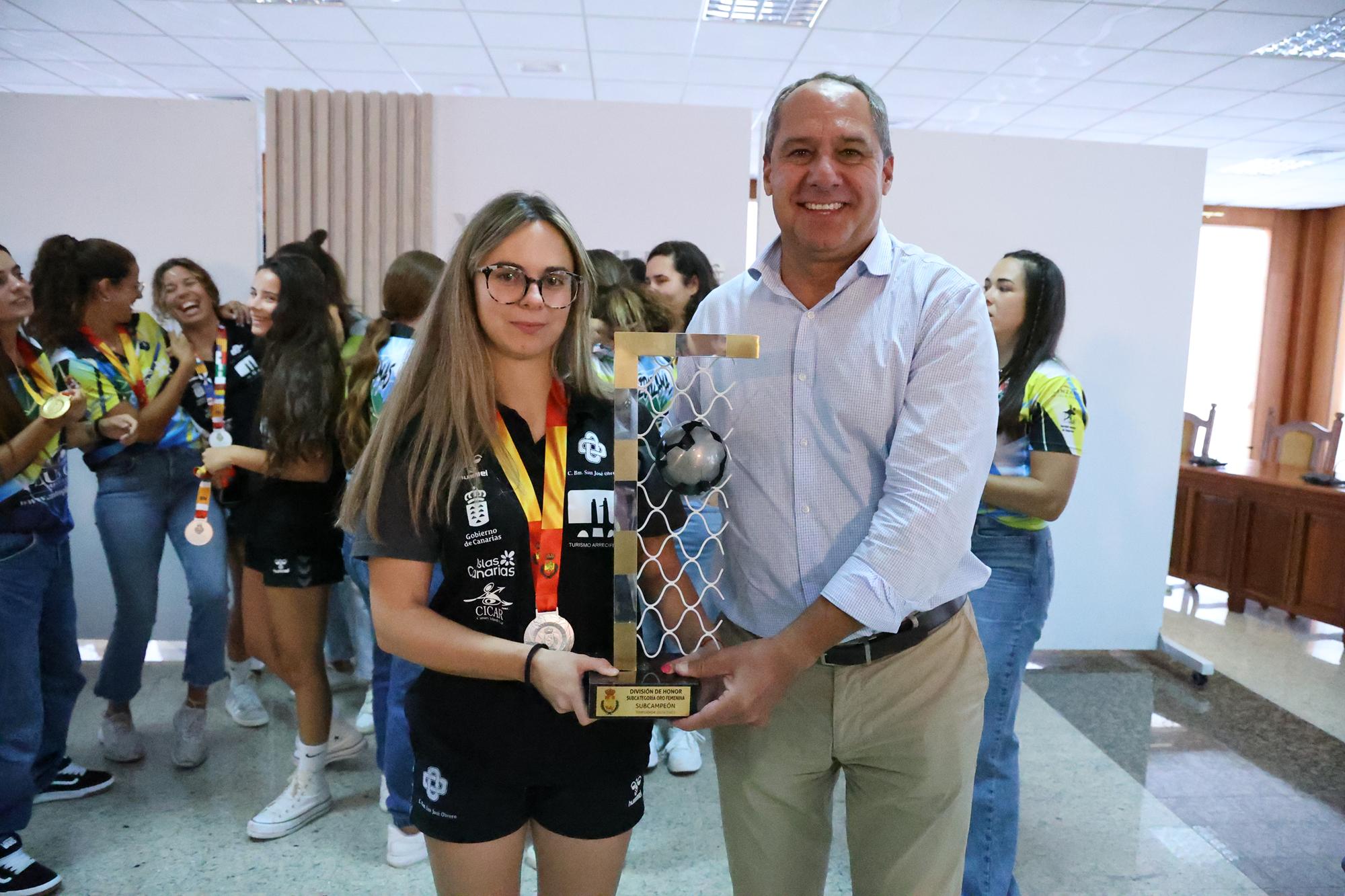 Entrega de trofeos al CB Zonzamas y CB San José Obrero Entrega de trofeos al CB Zonzamas y CB San José Obrero