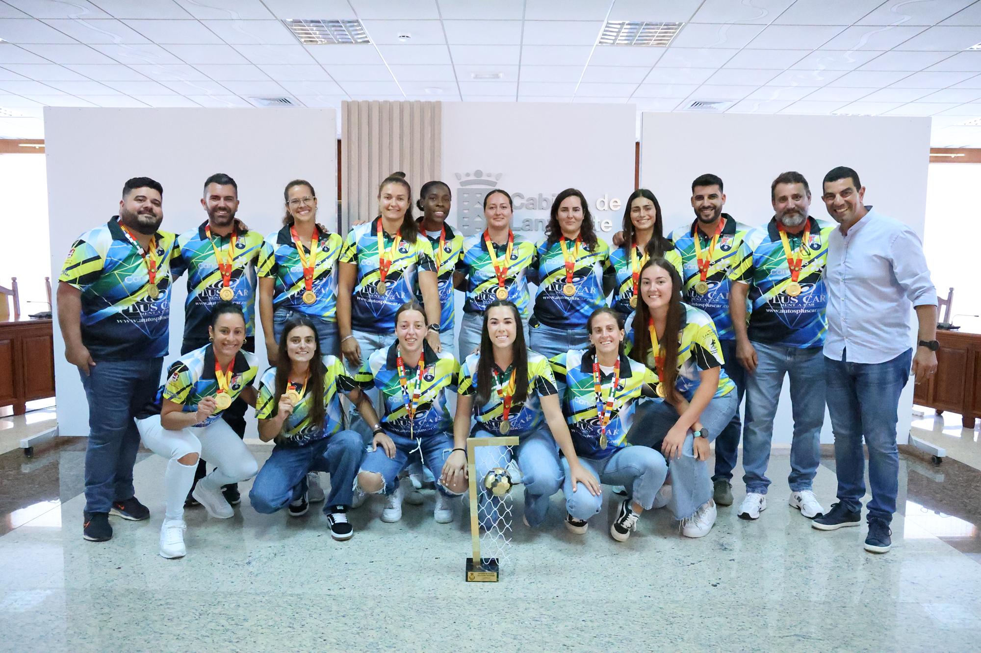 Entrega de trofeos al CB Zonzamas y CB San José Obrero Entrega de trofeos al CB Zonzamas y CB San José Obrero