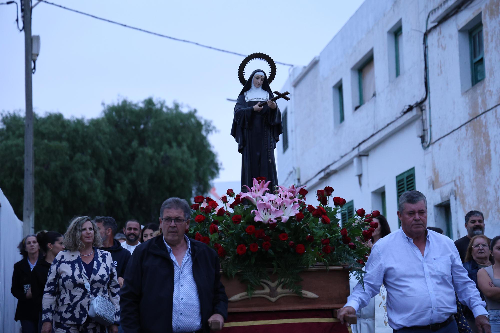 Procesión en honor a Santa Rita en Tao Procesión en honor a Santa Rita en Tao