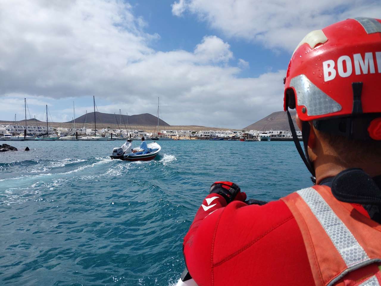 Rescatada una embarcación a la deriva frente a La Graciosa