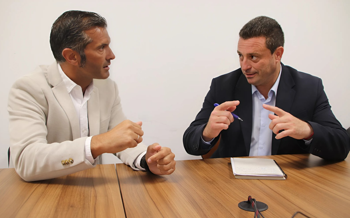 El alcalde de Yaiza y el vicepresidente de GEHOCAN Lanzarote