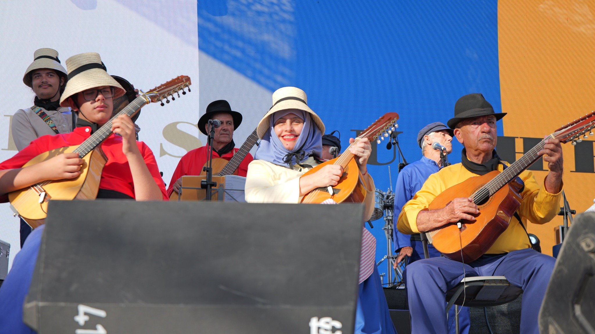 Presentación de la indumentaria marinera de Los Buches