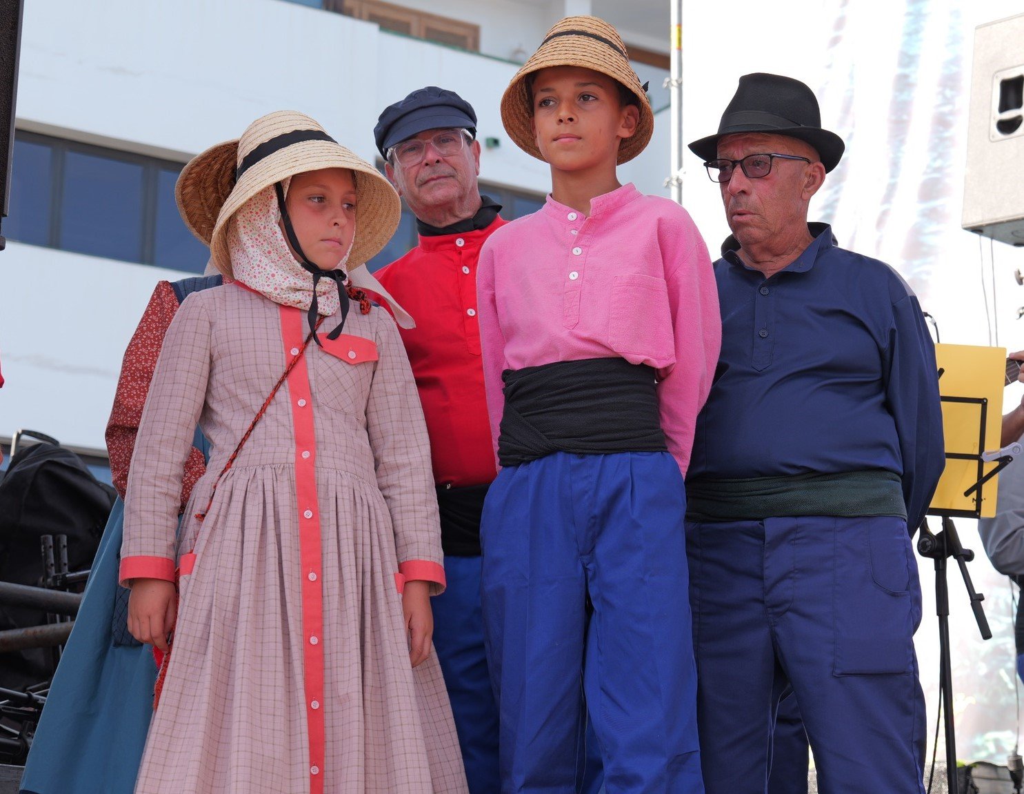 Presentación de la indumentaria marinera de Los Buches