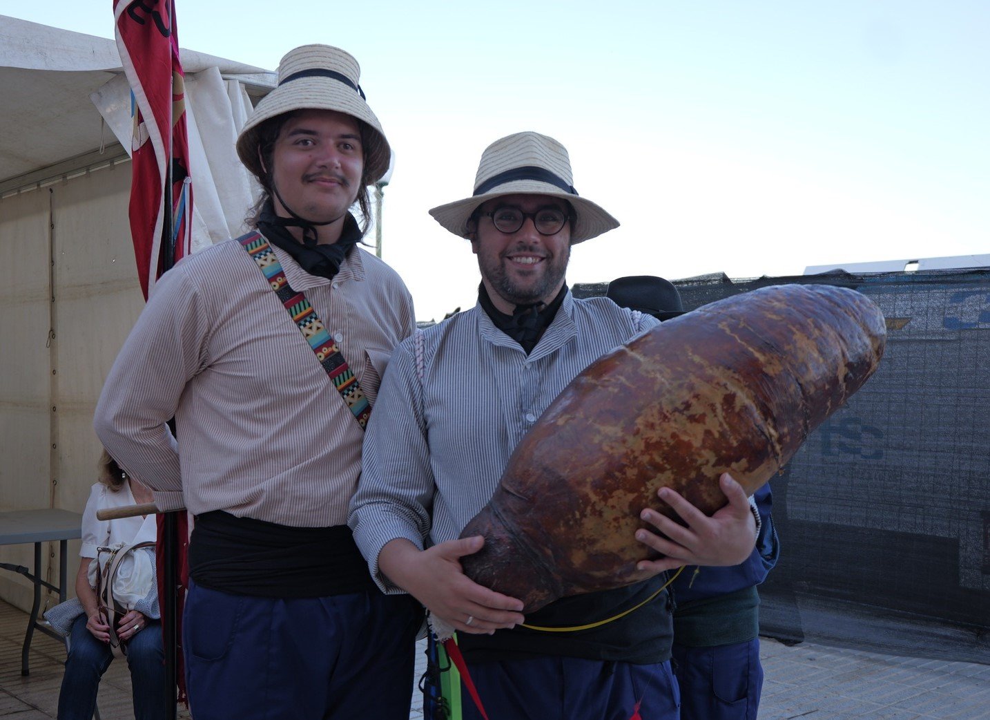 Presentación de la indumentaria marinera de Los Buches