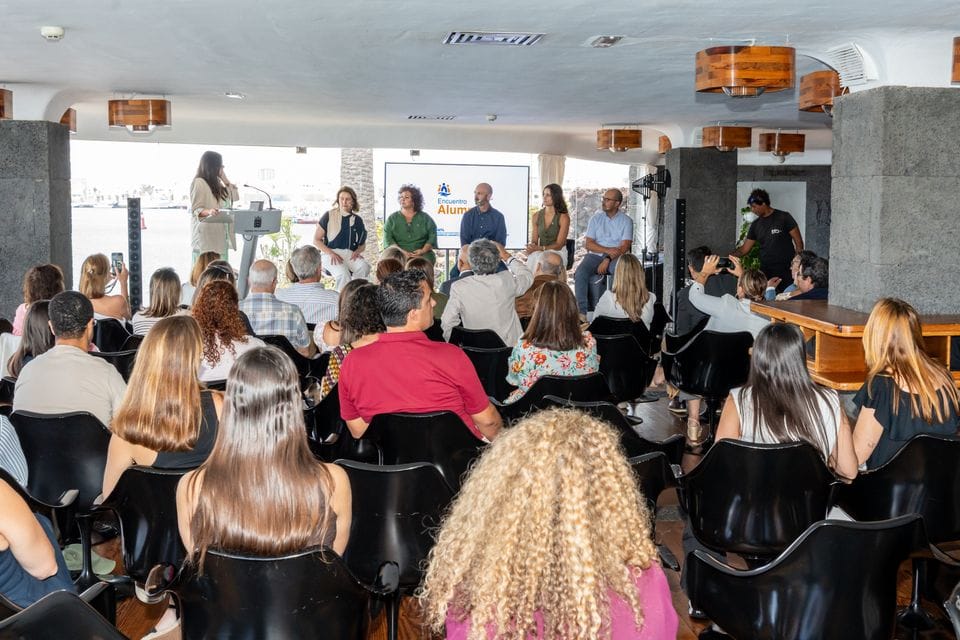 Encuentro de alumnos de la Escuela de Turismo de Lanzarote