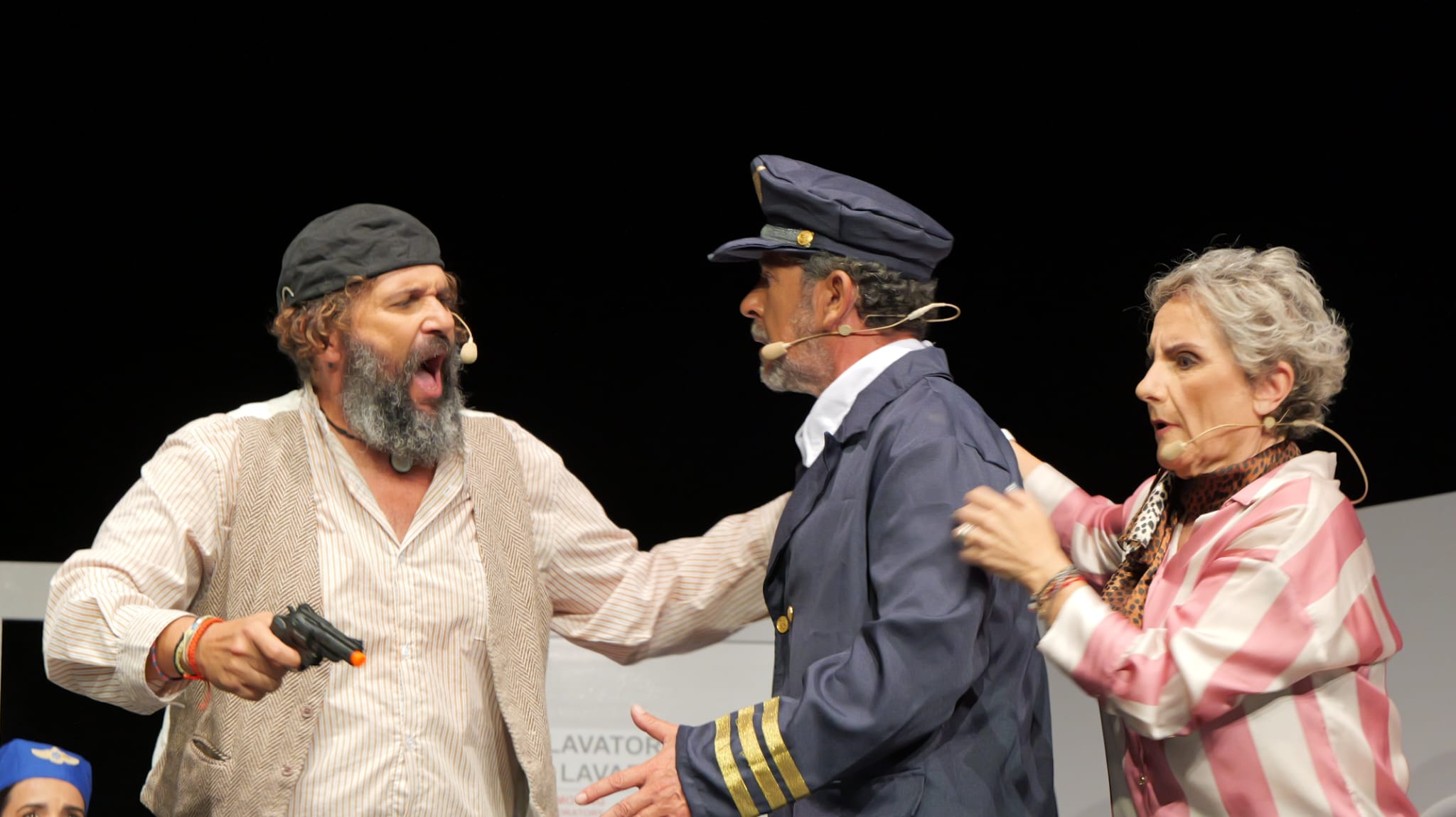 Teatro Musical 'De altos Vuelos' en el Teatro Municipal de Tías Teatro Musical 'De altos Vuelos' en el Teatro Municipal de Tías