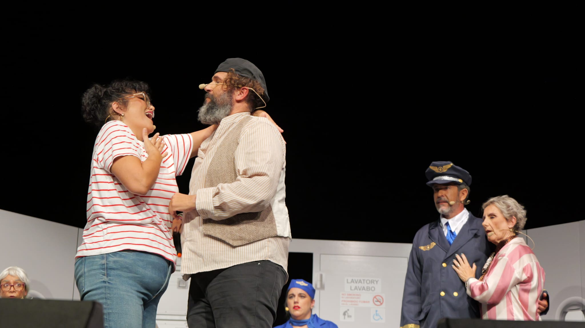 Teatro Musical 'De altos Vuelos' en el Teatro Municipal de Tías Teatro Musical 'De altos Vuelos' en el Teatro Municipal de Tías