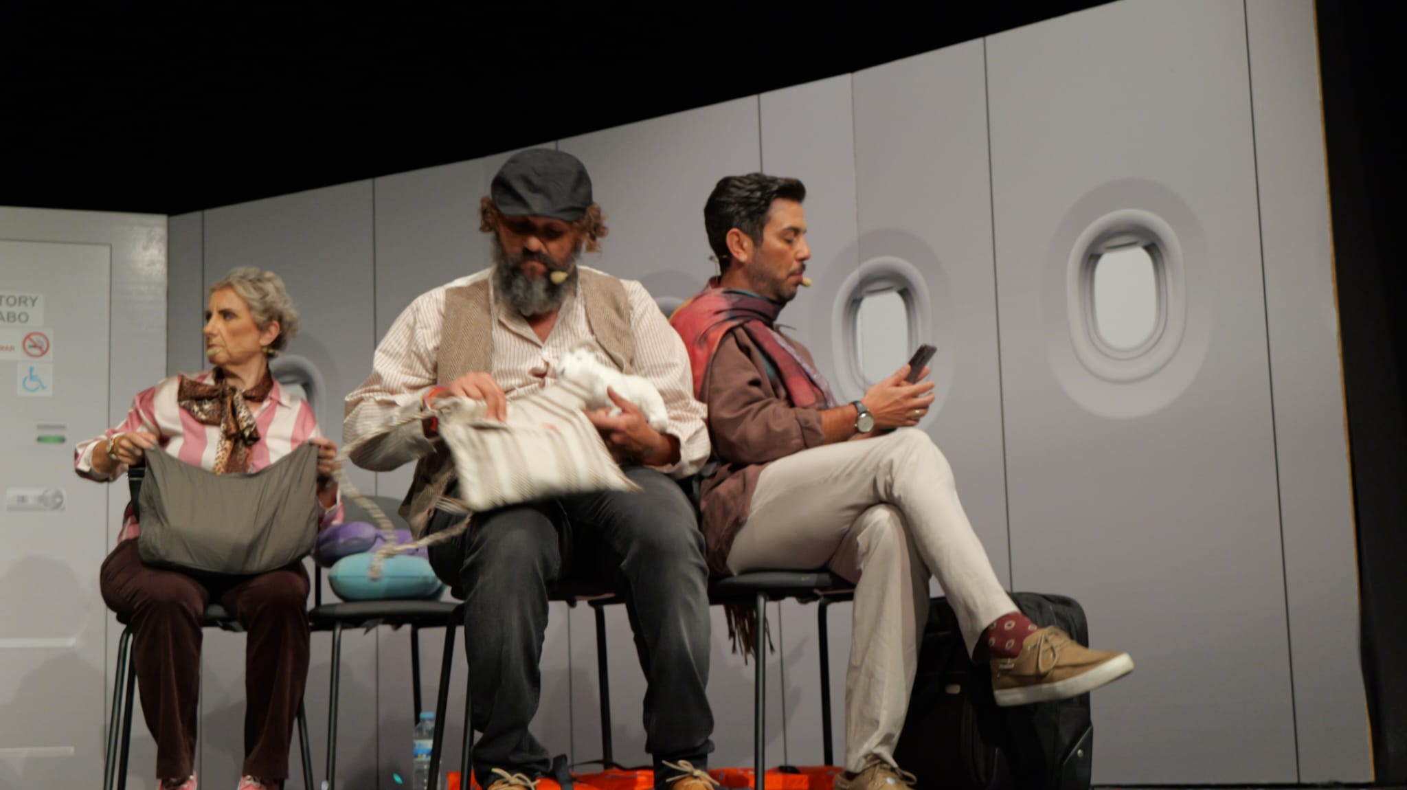 Teatro Musical 'De altos Vuelos' en el Teatro Municipal de Tías Teatro Musical 'De altos Vuelos' en el Teatro Municipal de Tías