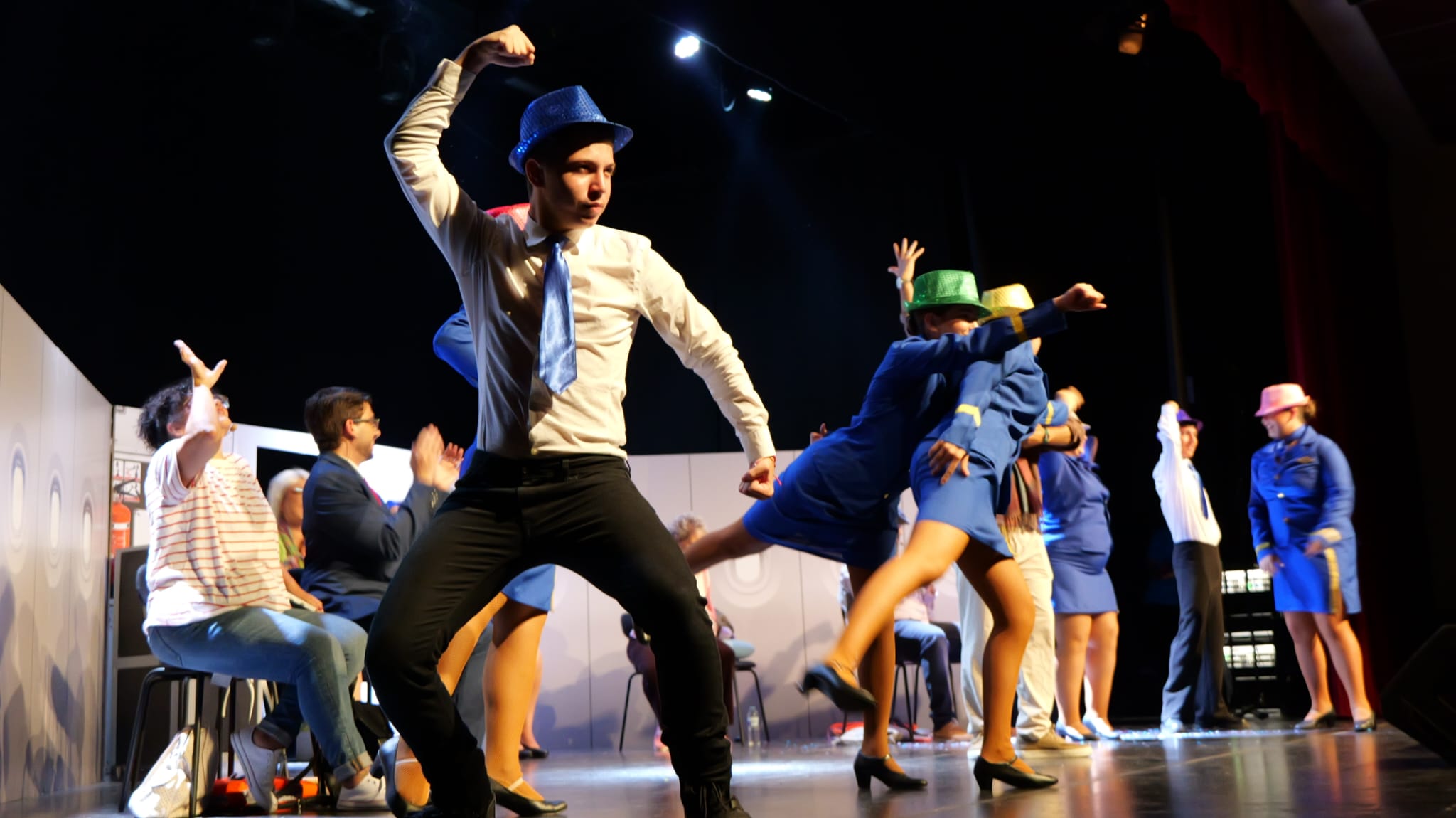 Teatro Musical 'De altos Vuelos' en el Teatro Municipal de Tías Teatro Musical 'De altos Vuelos' en el Teatro Municipal de Tías