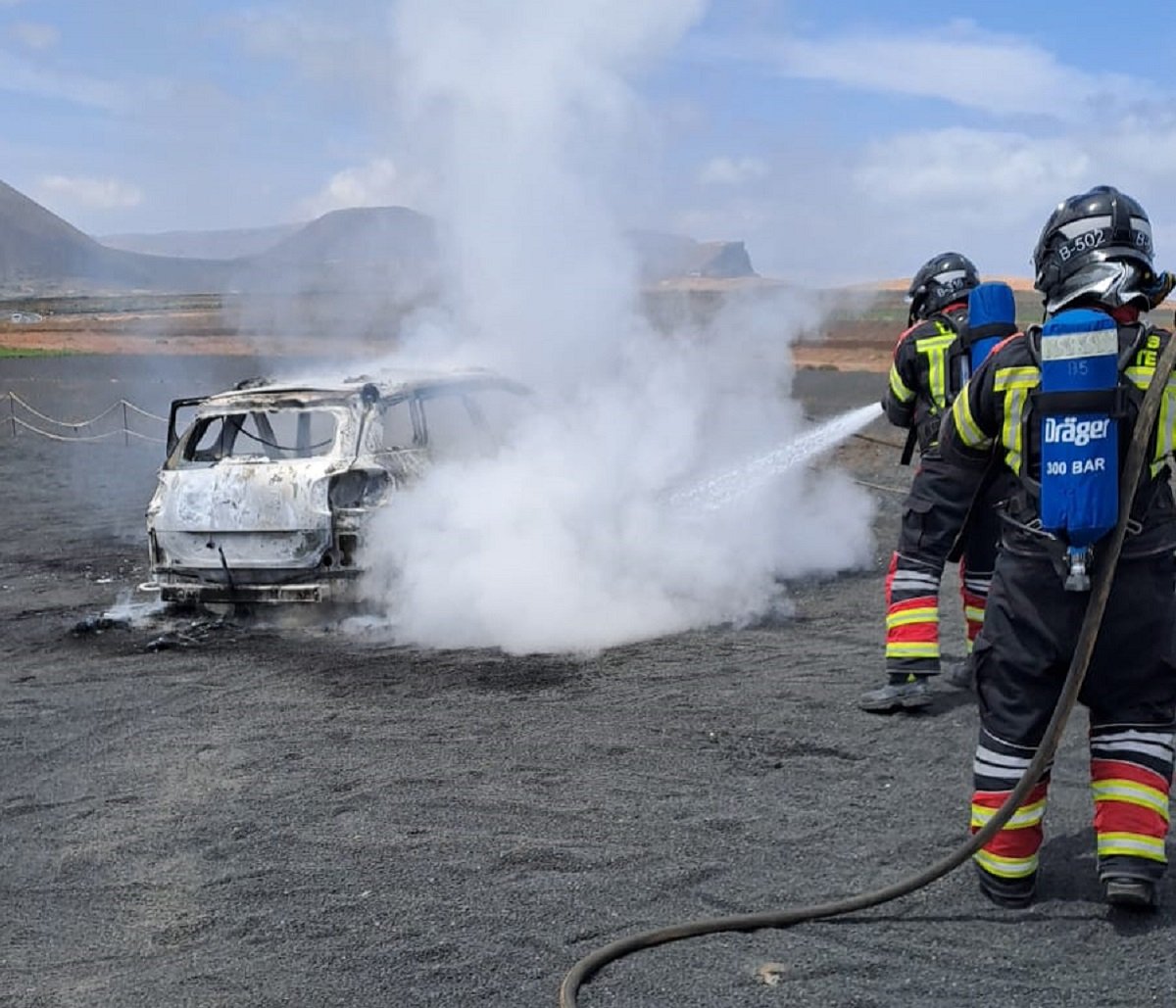 Arde un vehículo en Haría