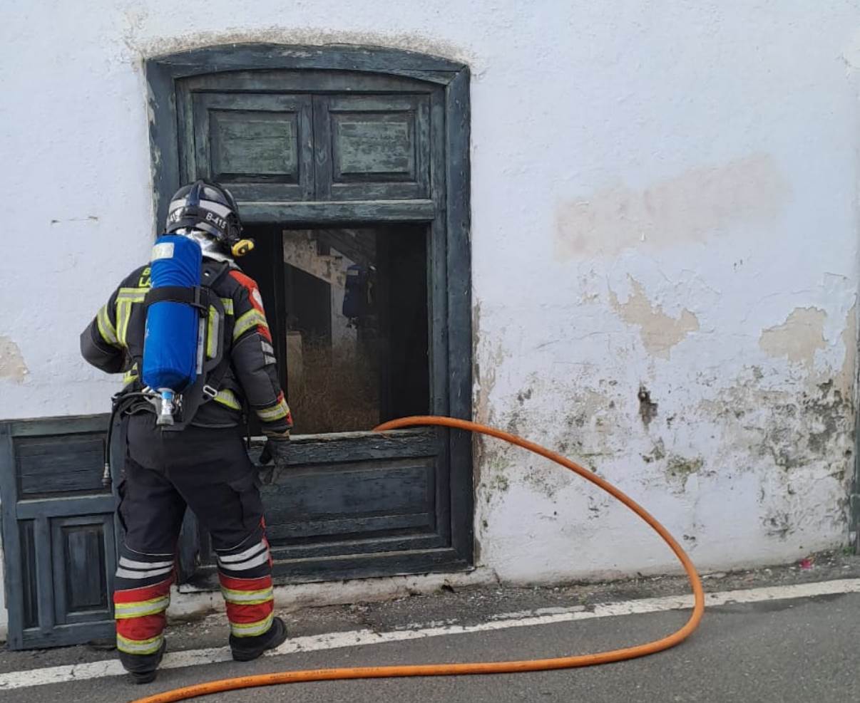 Incendio en casa en Haría