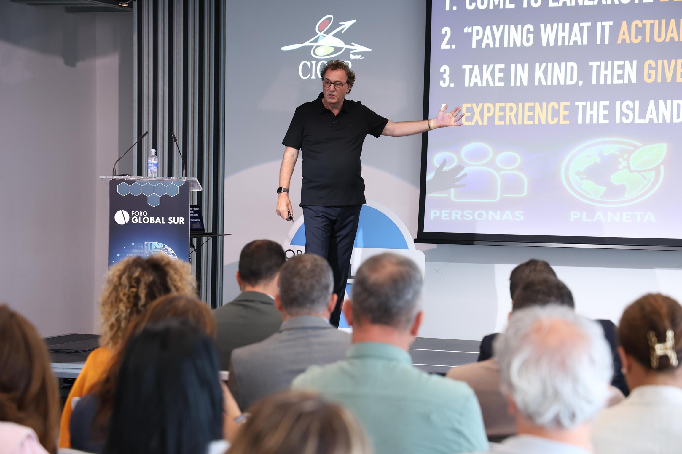 Gerd Leonhard, durante su ponencia en la 6ª edición del Foro Global Sur 2025