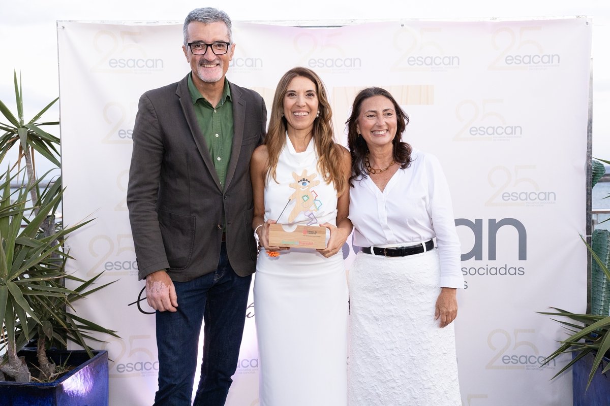 Ana Oncina (centro), con Marci Acuña y Ascensión Toledo