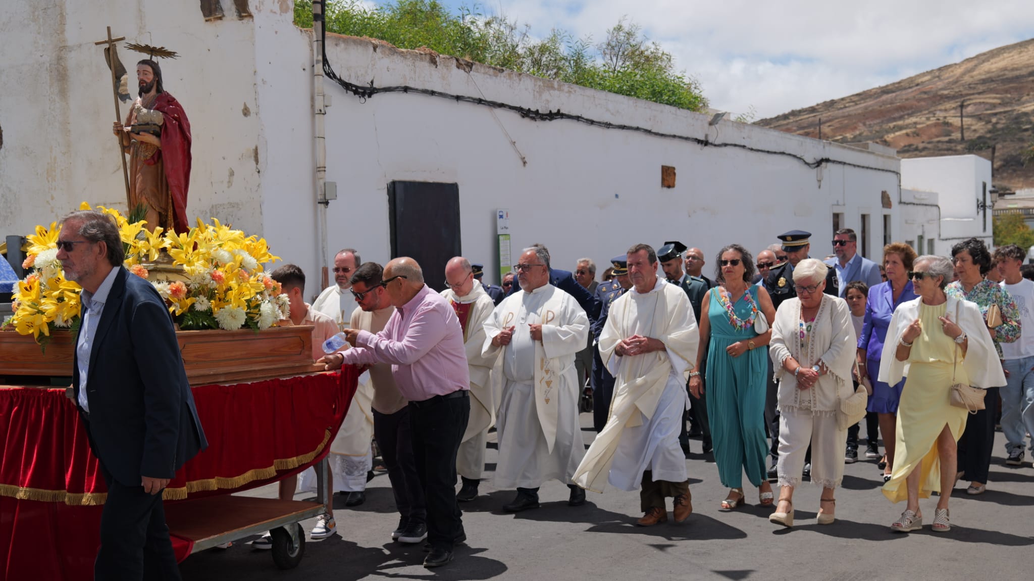 Procesión en honor a San Juan Bautista Procesión en honor a San Juan Bautista