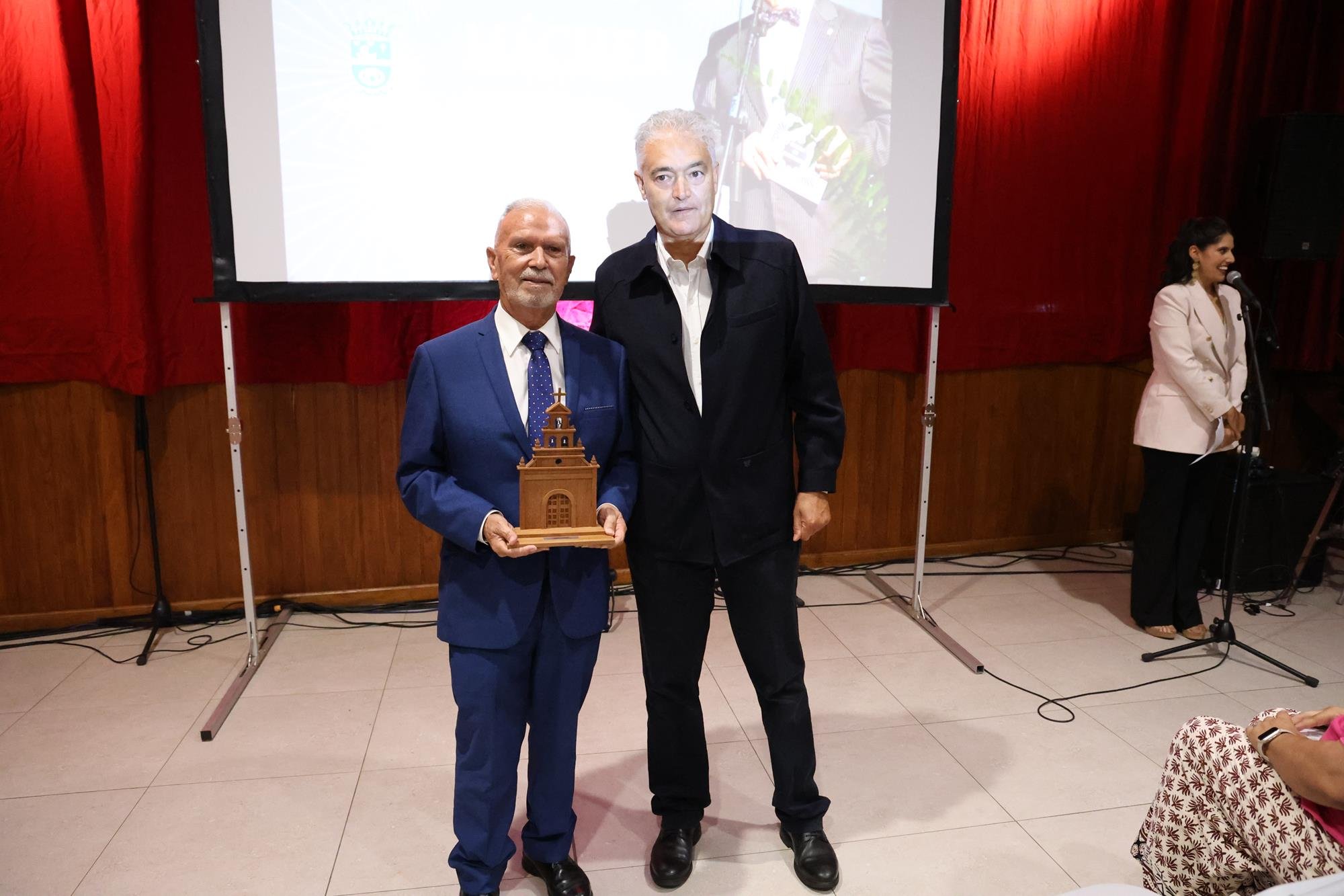 Homenaje a Francisco José Navarro en Mácher. Foto: La Voz