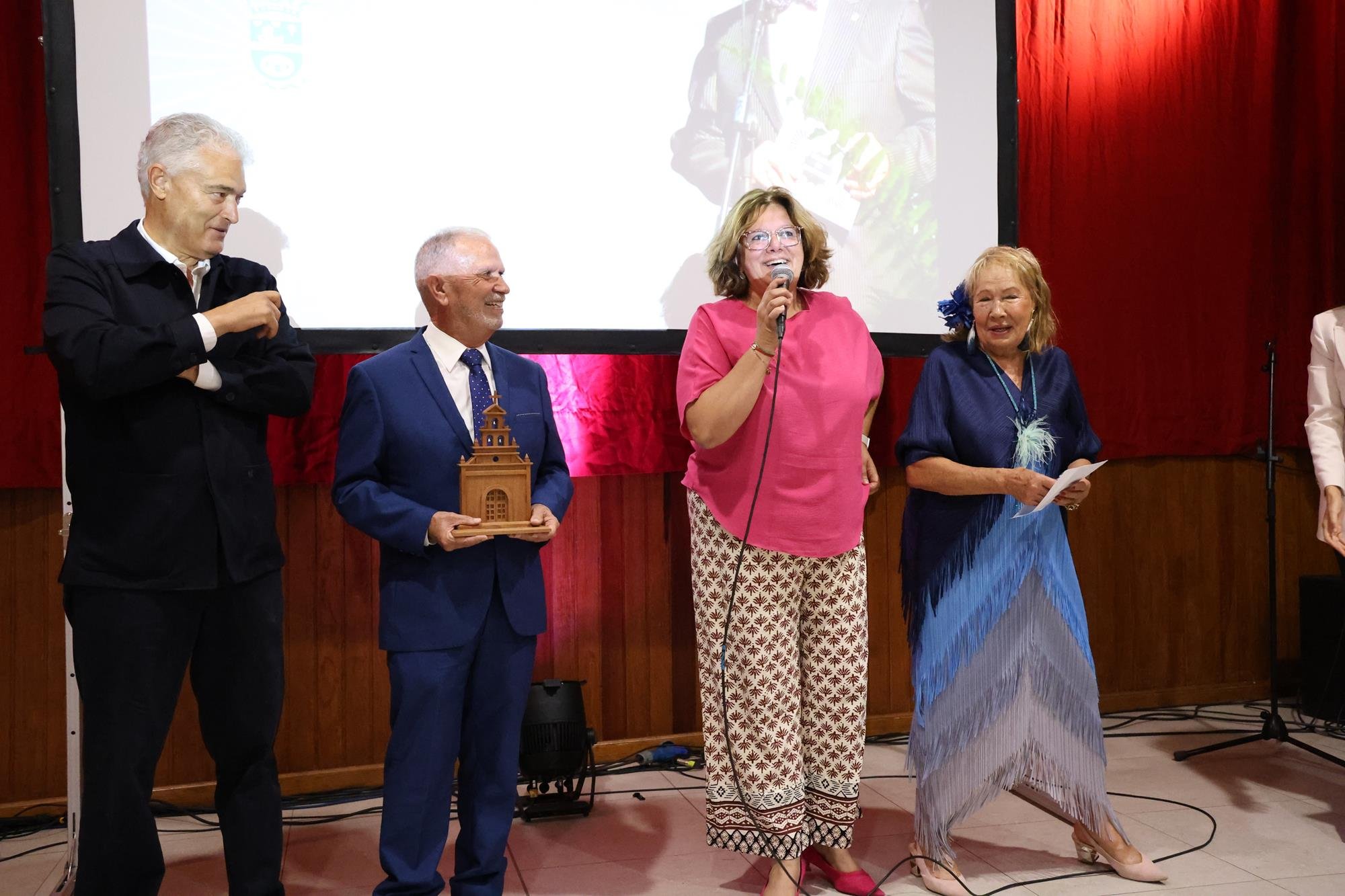 Homenaje a Francisco José Navarro en Mácher. Foto: La Voz