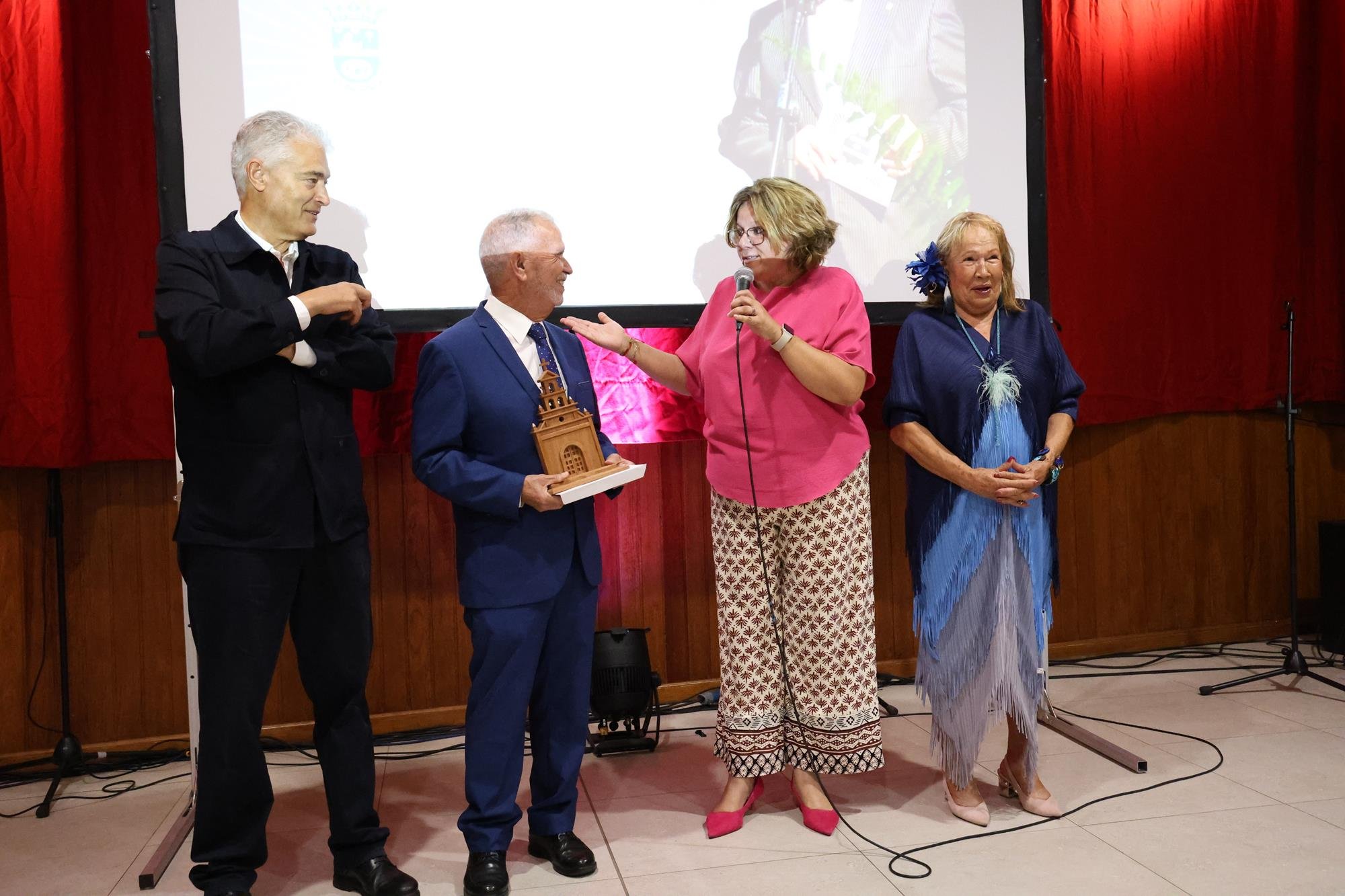 Homenaje a Francisco José Navarro en Mácher. Foto: La Voz