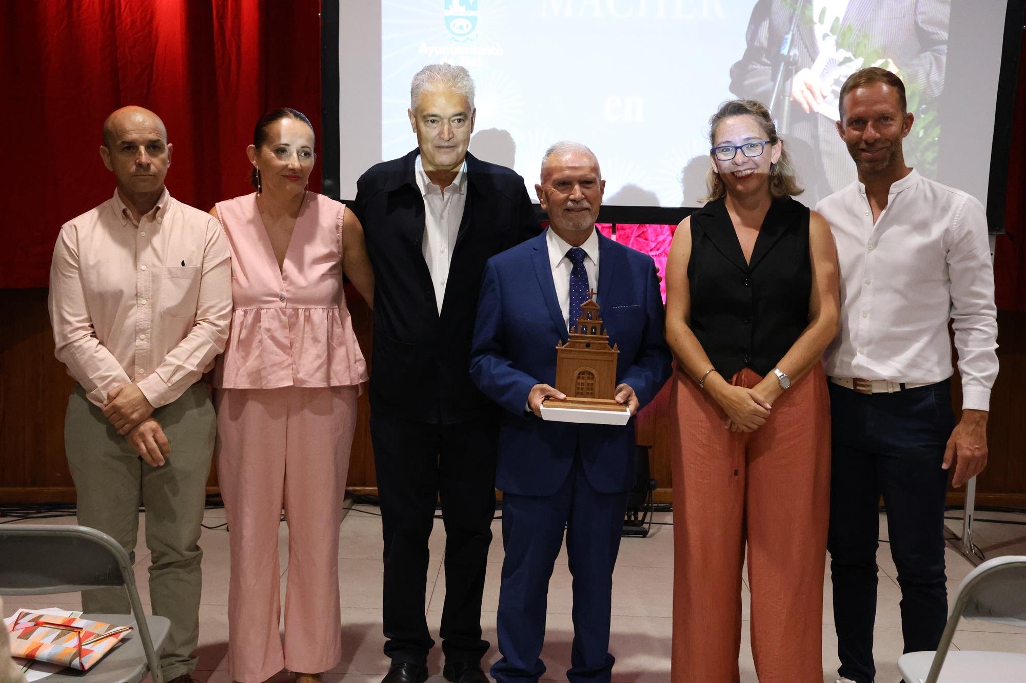 Homenaje a Francisco José Navarro en Mácher. Foto: La Voz
