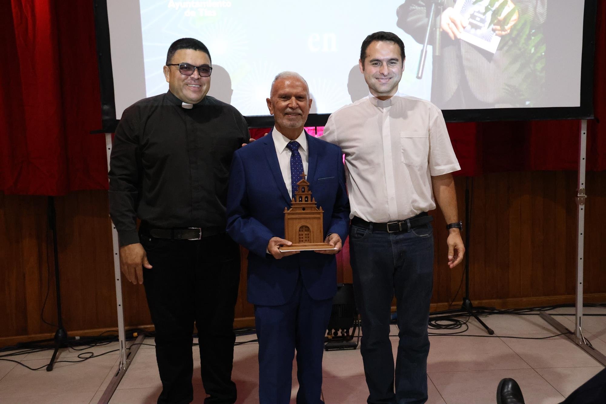 Homenaje a Francisco José Navarro en Mácher. Foto: La Voz