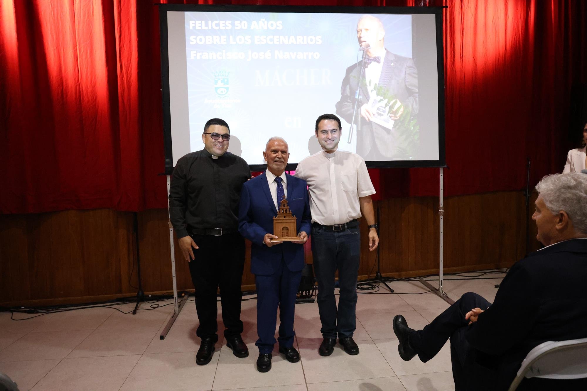 Homenaje a Francisco José Navarro en Mácher. Foto: La Voz