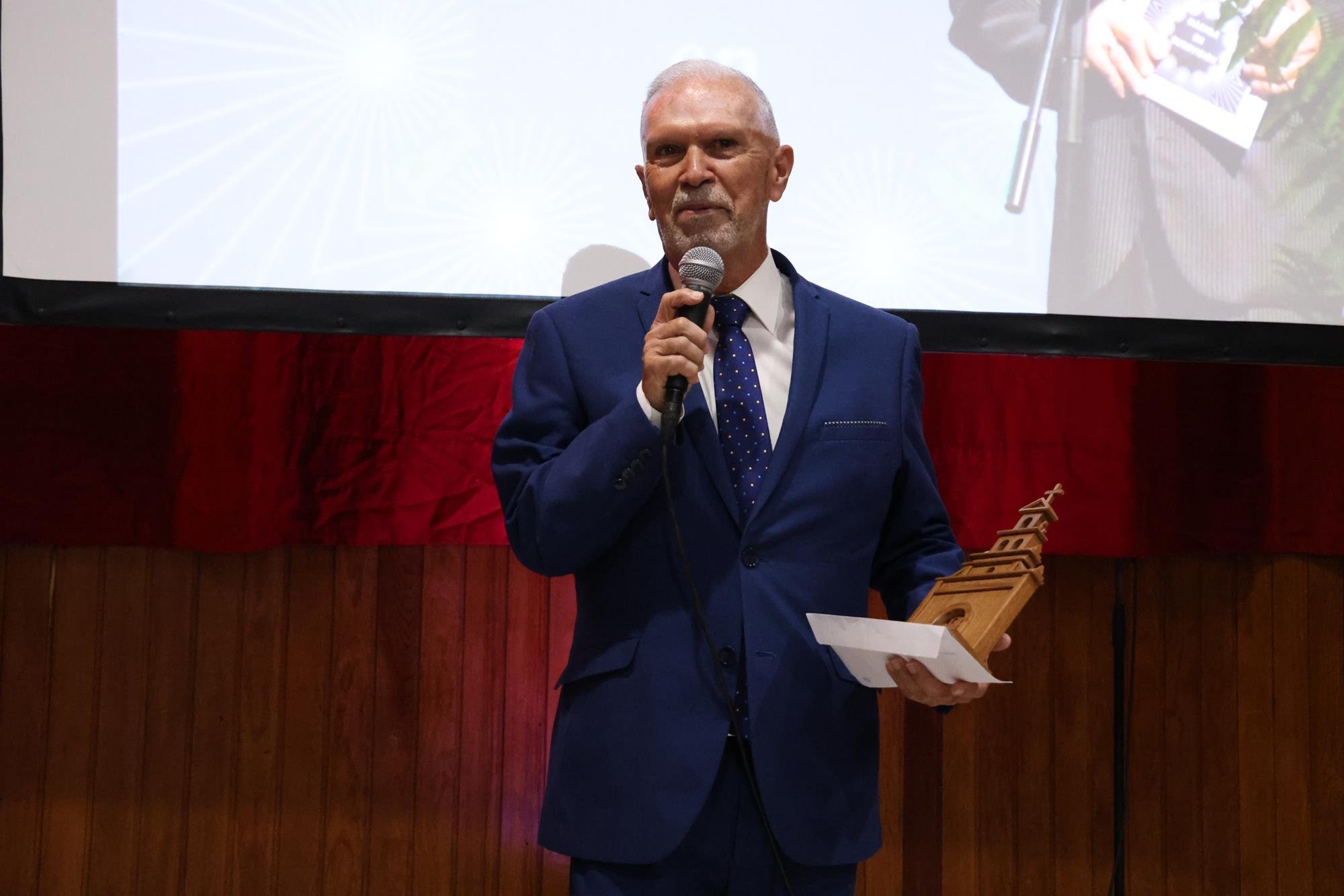 Homenaje a Francisco José Navarro en Mácher. Foto: La Voz