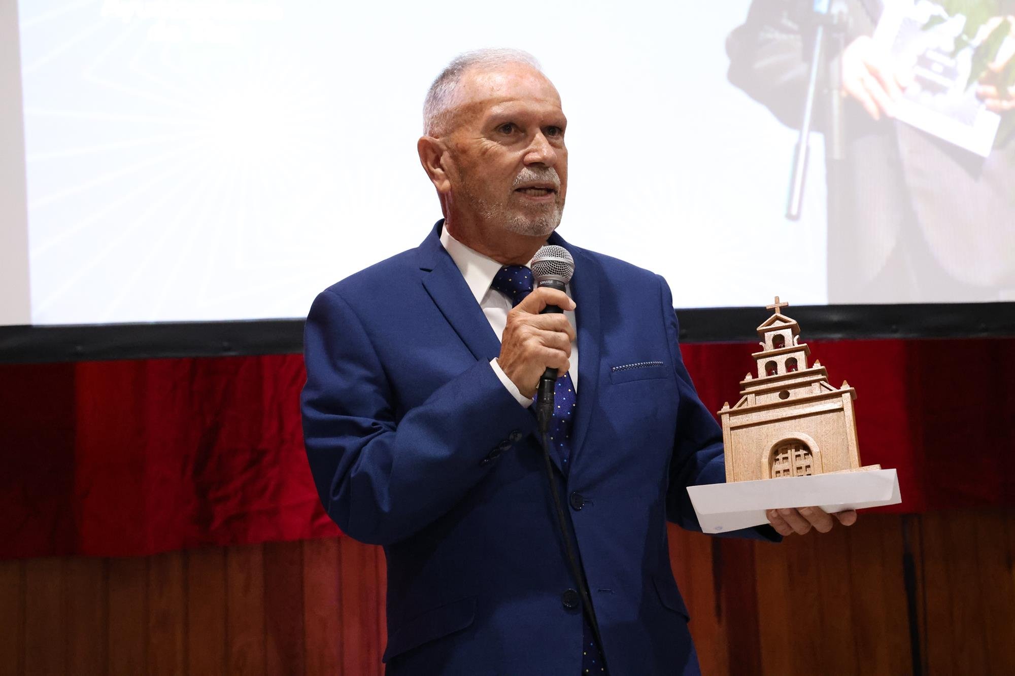 Homenaje a Francisco José Navarro en Mácher. Foto: La Voz