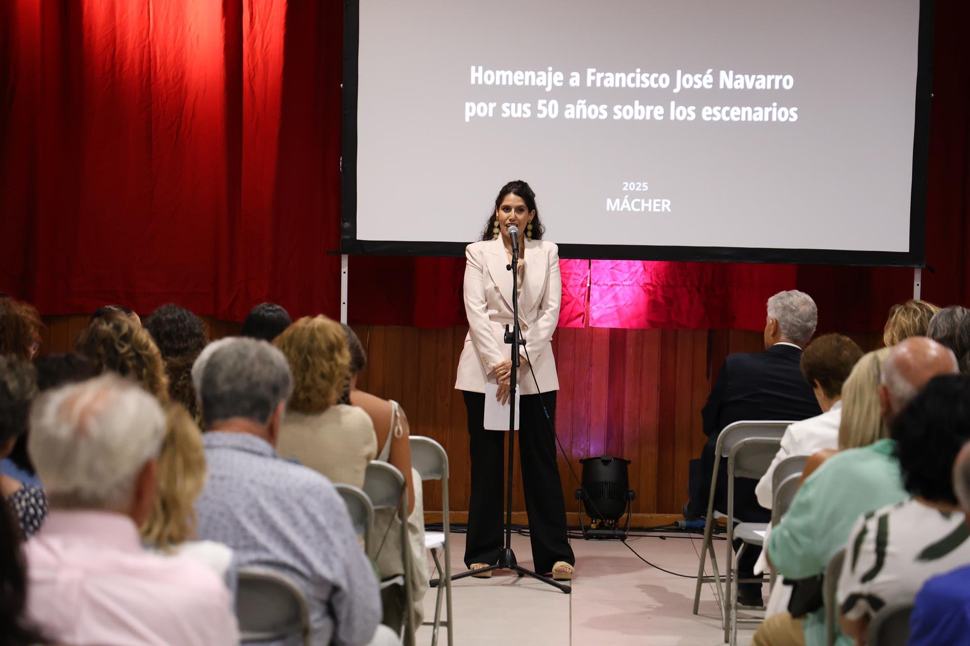 Homenaje a Francisco José Navarro en Mácher. Foto: La Voz