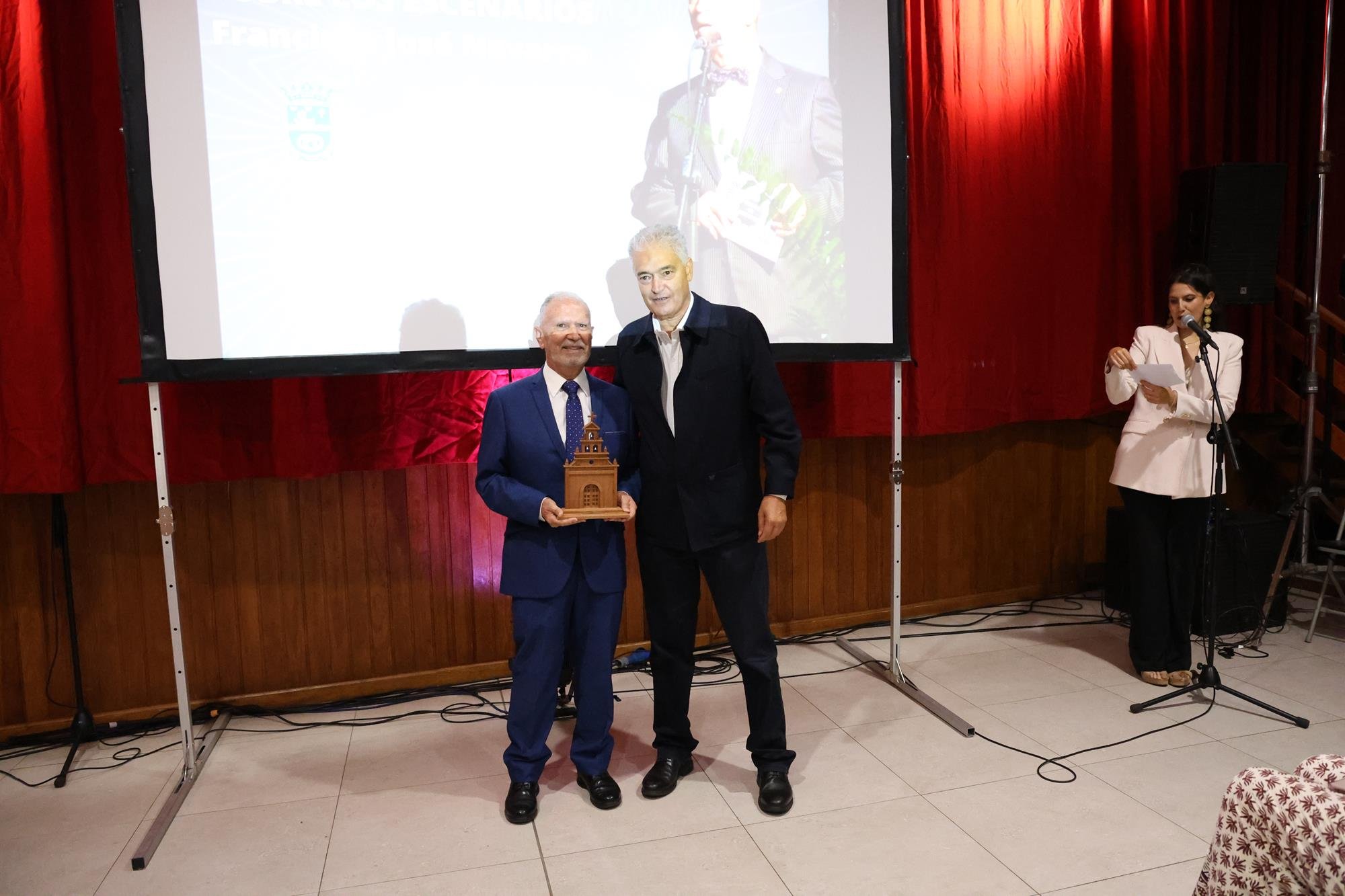 Homenaje a Francisco José Navarro en Mácher. Foto: La Voz