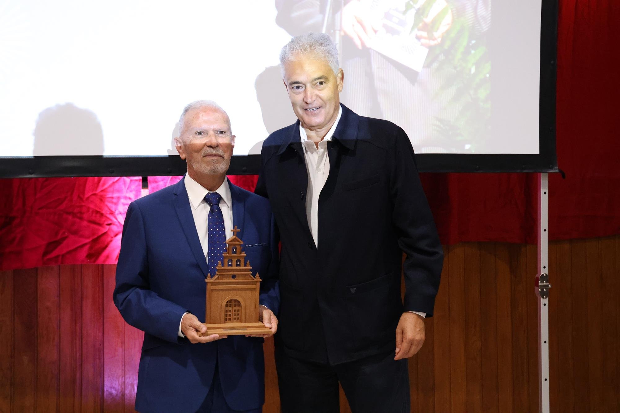 Homenaje a Francisco José Navarro en Mácher. Foto: La Voz