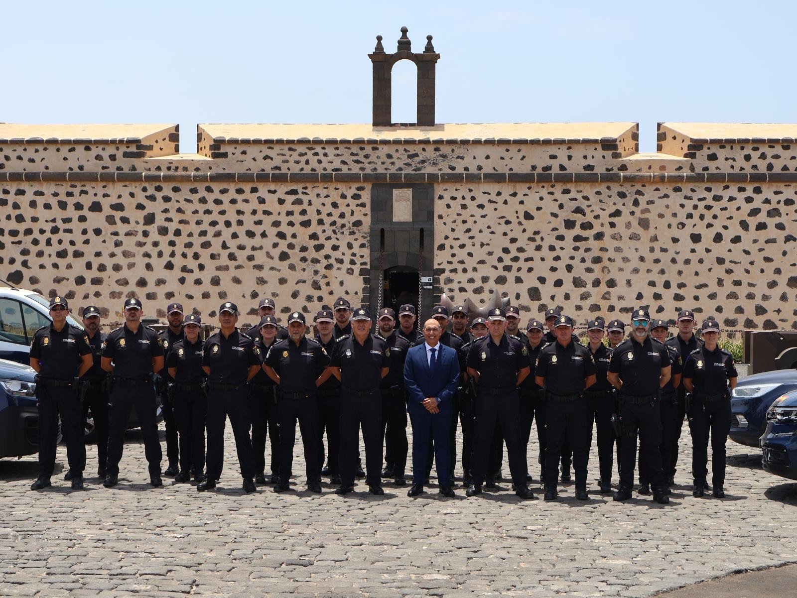 Agentes en prácticas a su llegada a la isla de Lanzarote.