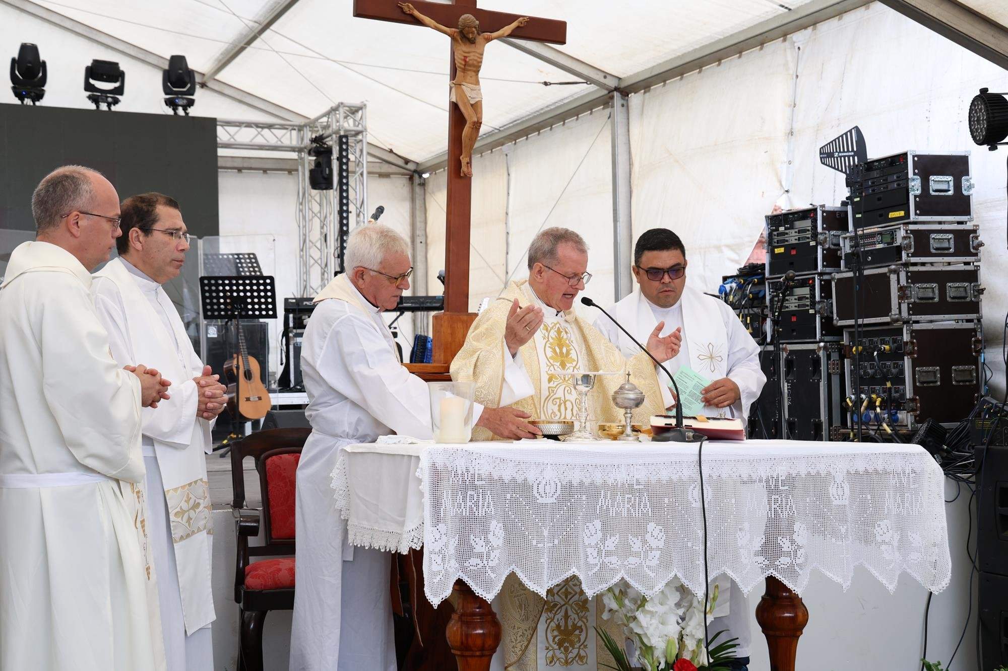 Procesión de San Marcial. Fotos: La Voz. Procesión de San Marcial. Fotos: La Voz.