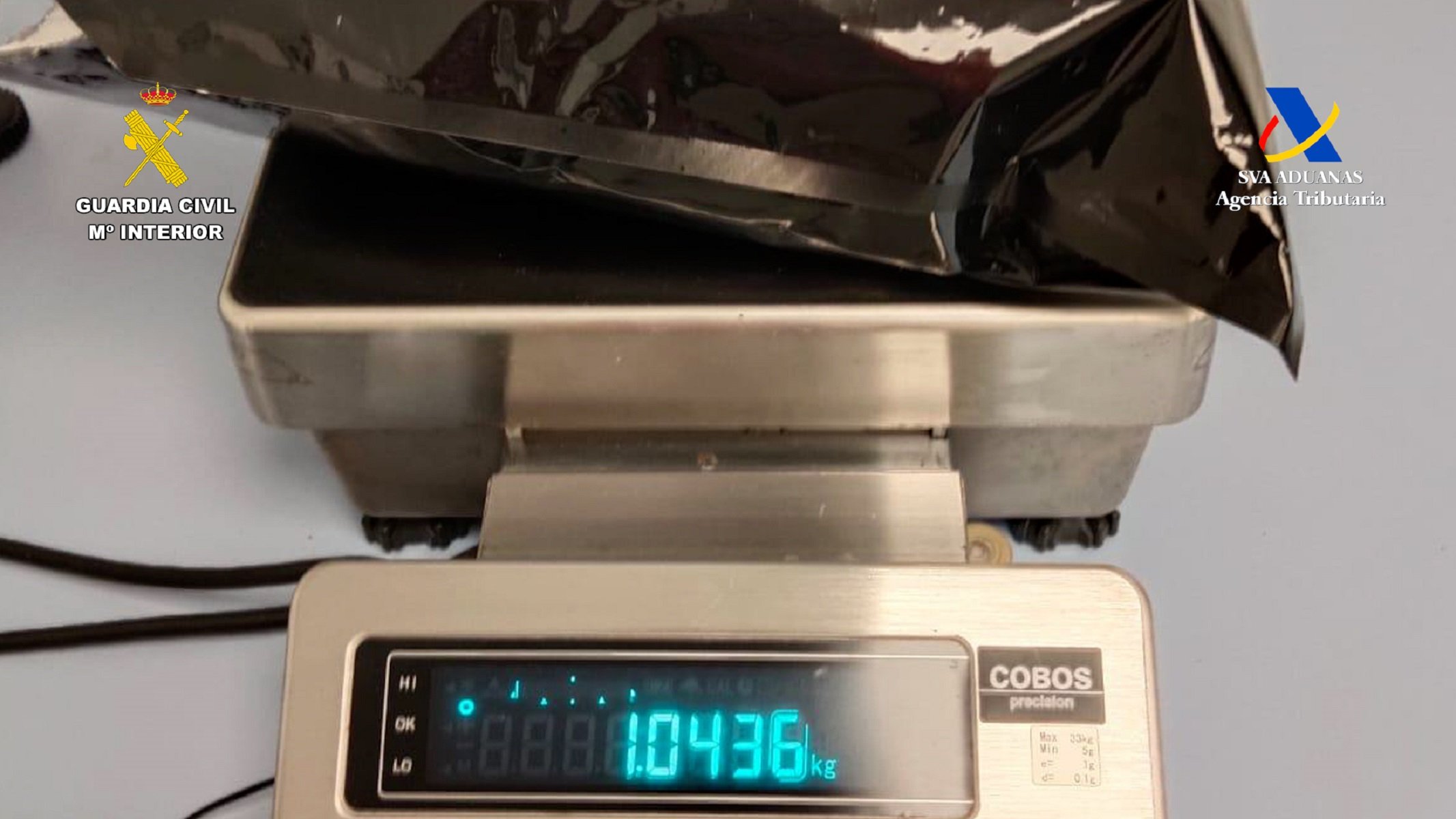 Peso de la droga oculta en su equipaje