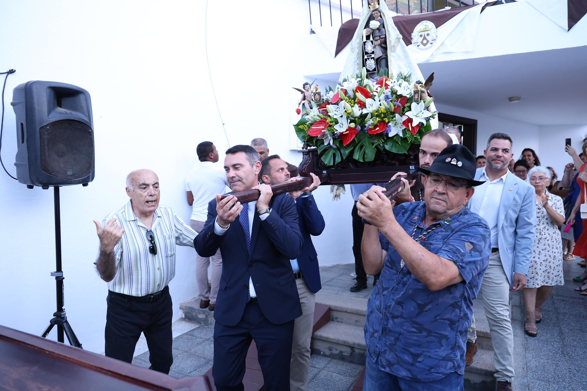 Procesión en honor a la Virgen del Carmen en Valterra
