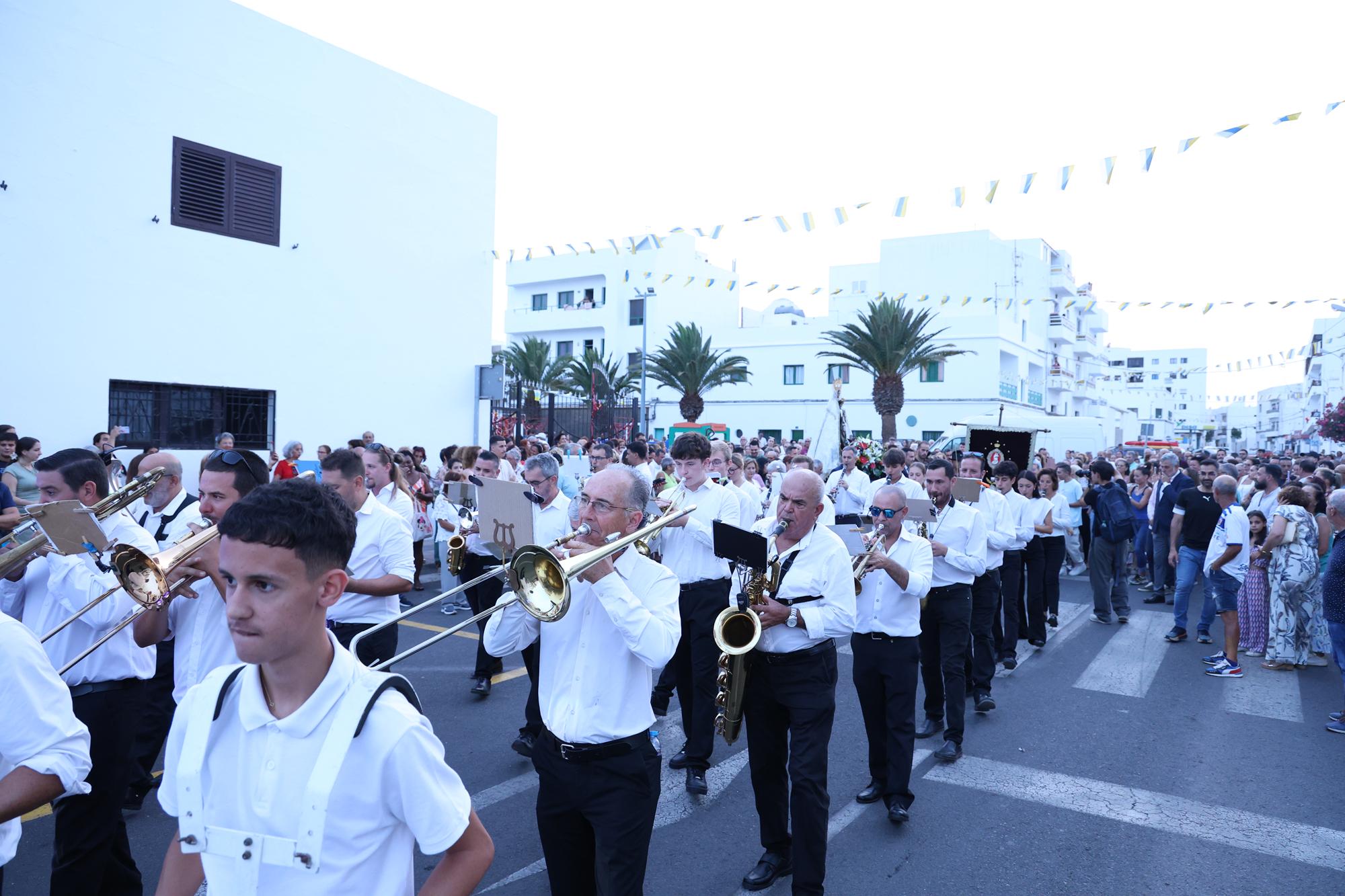 Procesión en honor a la Virgen del Carmen en Valterra
