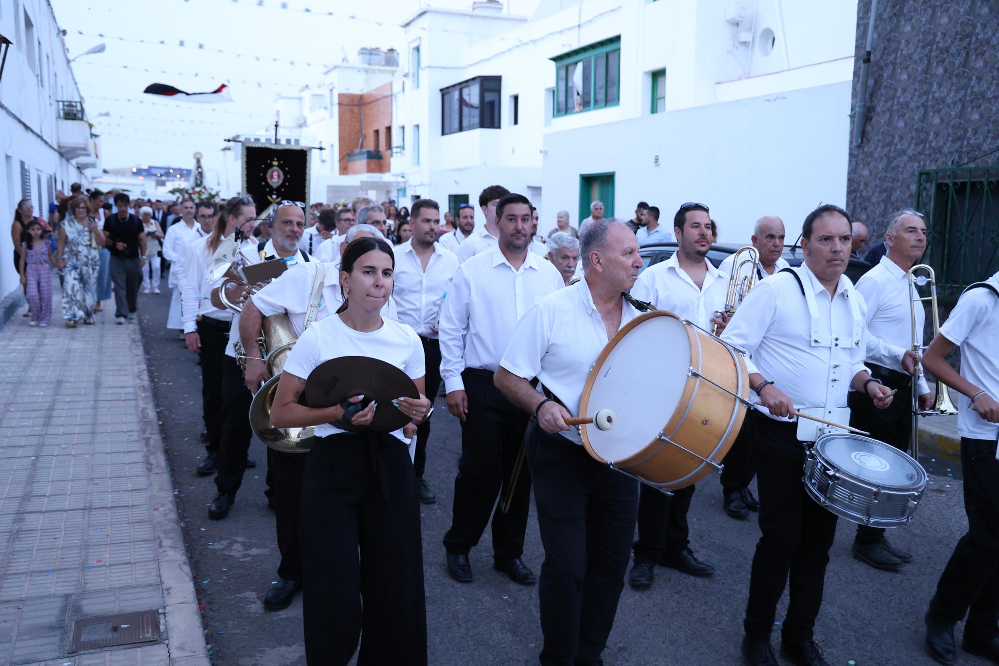 Procesión en honor a la Virgen del Carmen en Valterra