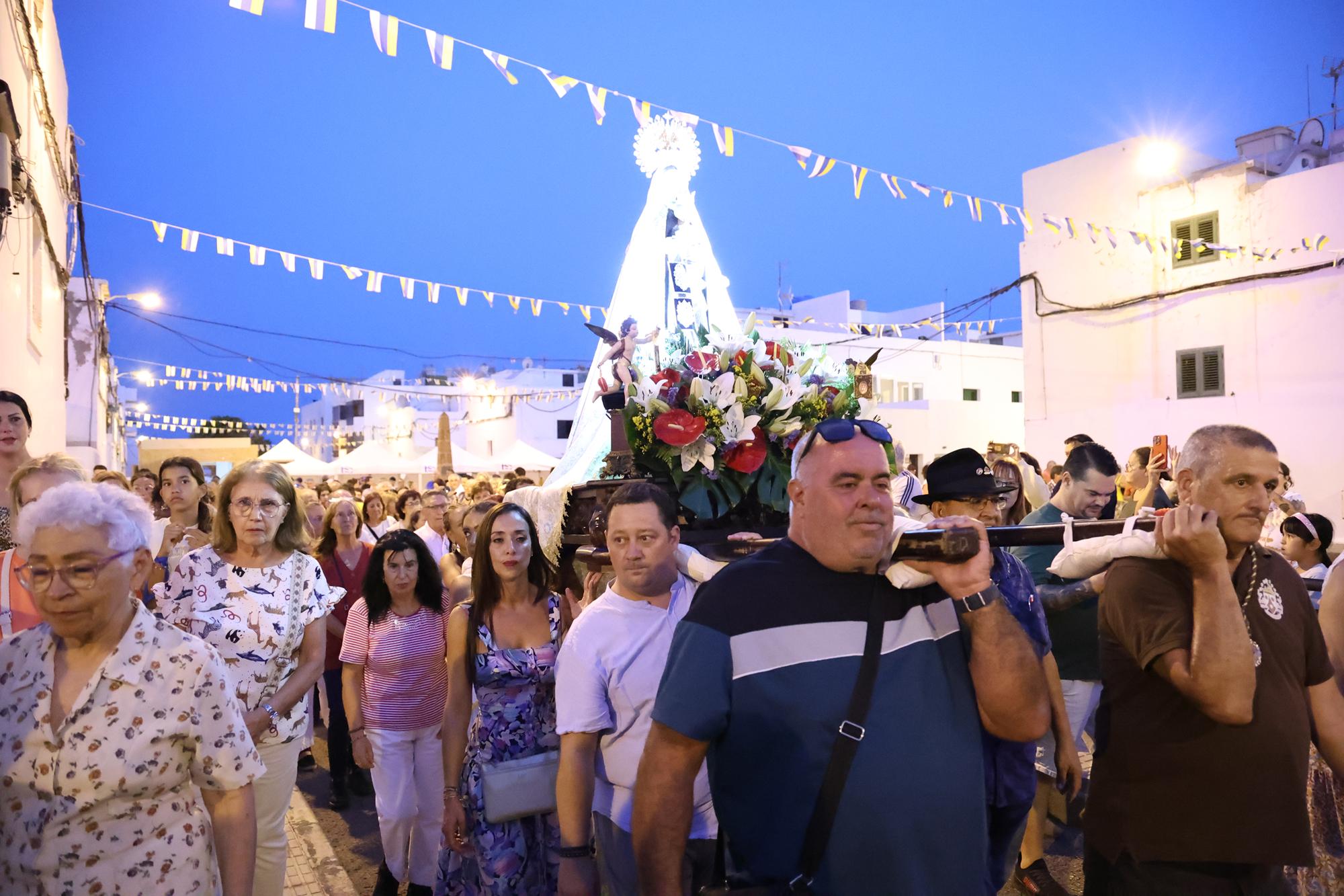 Procesión en honor a la Virgen del Carmen en Valterra