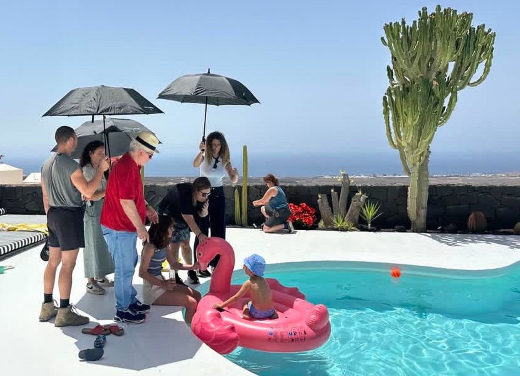 Pedro Almodovar durante el Rodaje de 'Amarga Navidad' Pedro Almodovar durante el Rodaje de 'Amarga Navidad'