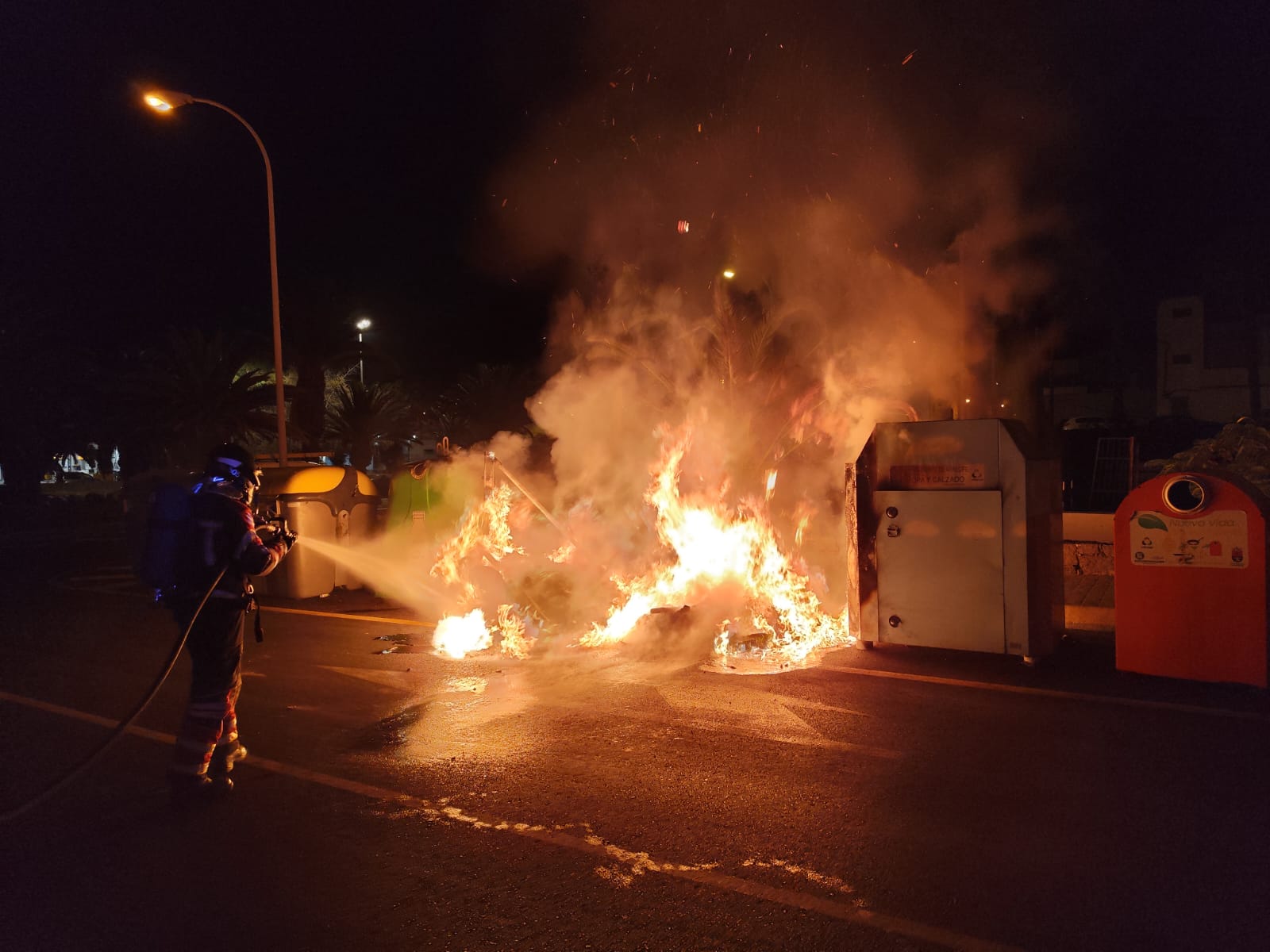 Incendio de contenedores en Arrecife