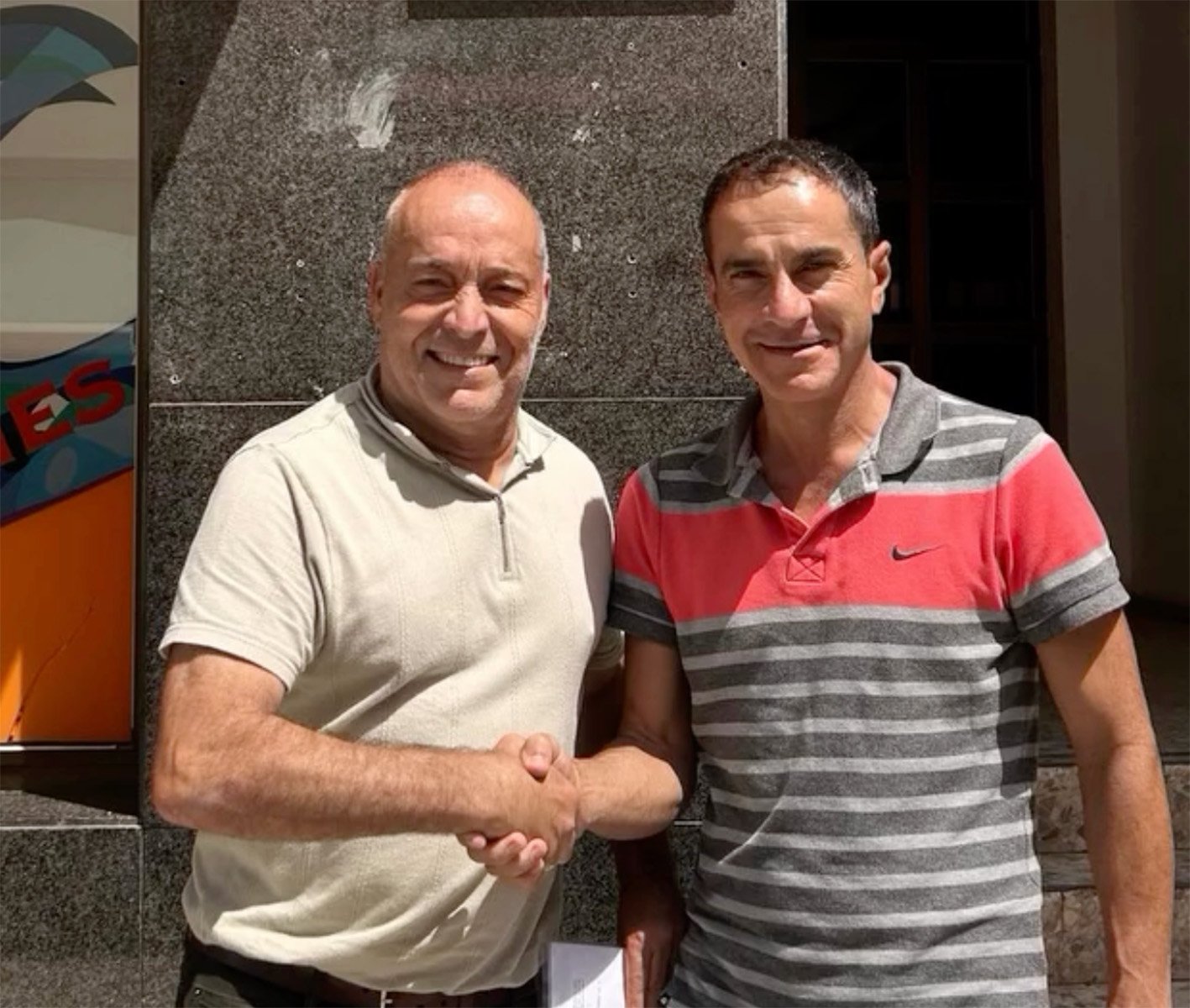 Jerónimo Robayna (i) y Mame Fernández (d) este jueves tras la firma ante notario de la nueva formación. Foto: Cedida.