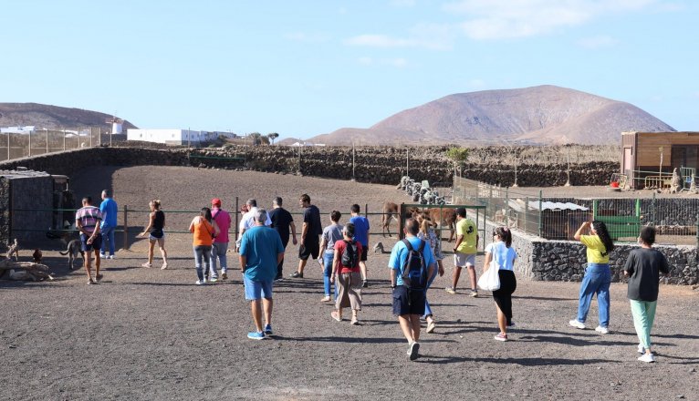 VISITA AL CENTRO DE EDUCACIÓN Y TERAPIA ASISTIDA 'LANZÁNIMAL (1)dd VISITA AL CENTRO DE EDUCACIÓN Y TERAPIA ASISTIDA 'LANZÁNIMAL (1)dd