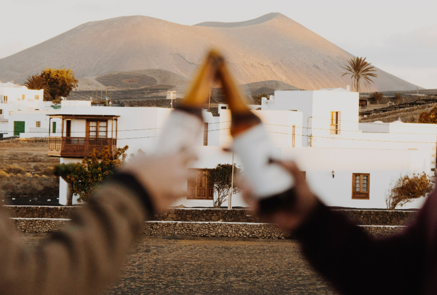 Brindis de cerveza tinajera. bebidas.